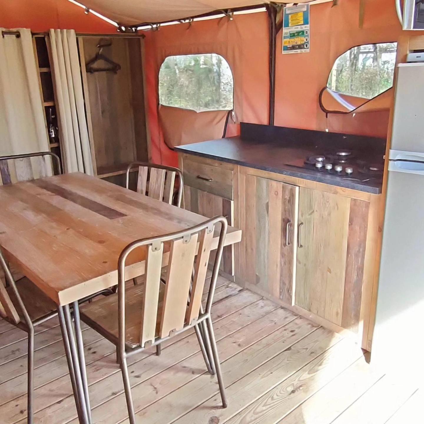 Camping Le Clos De La Lere Cayriech Extérieur photo